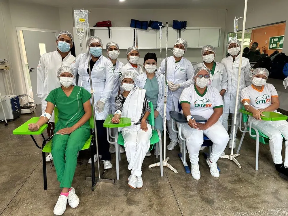 Alunos da CETERR em aula prática de Enfermagem